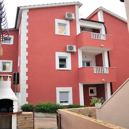 Mira Apartment