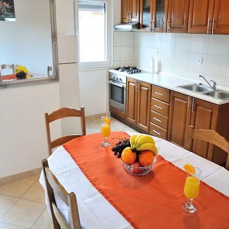 Mira Apartment *