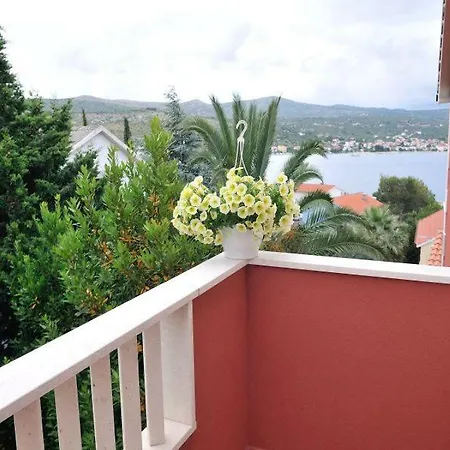 Mira * 罗戈兹尼察